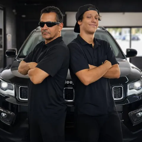 Silvio e Gui, equipe da Doutor Martelinho, especialistas em martelinho de ouro em Bauru