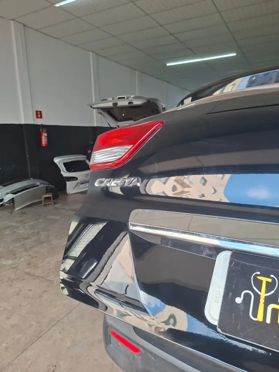 Traseira de Hyundai Creta preto após reparo de amassado sem pintura em Bauru