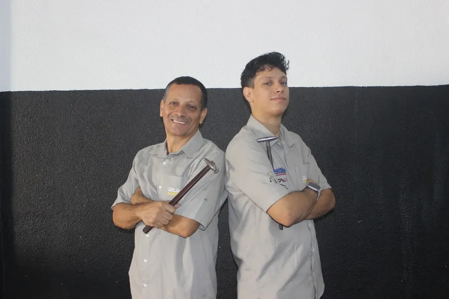 Silvio e o filho Gui, fundadores da Doutor Martelinho, martelinho de ouro em Bauru